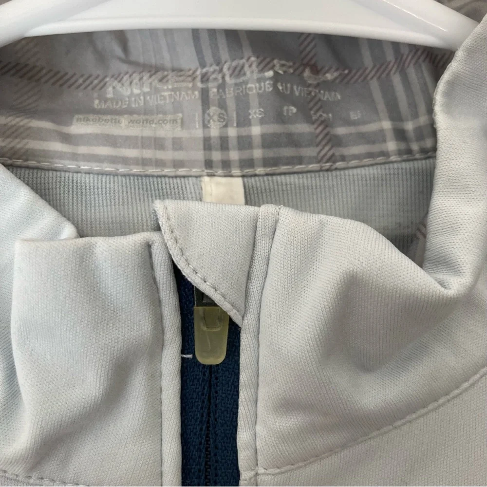 NIKE GOLF lightweight jacket in light blue and navy for hiking, walking, golf